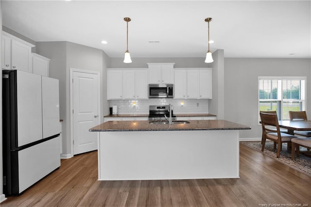 566 Carolina Church Rd, Saint Pauls, NC 28384 - kitchen featuring appliances with stainless steel finishes, a sink, wood finished floors, decorative backsplash, and baseboards