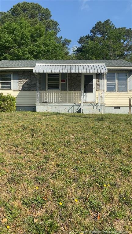 view of front of home with crawl space and a front yard