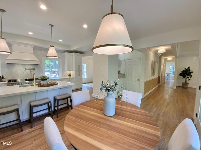 dining space with light wood-style floors, baseboards, and recessed lighting