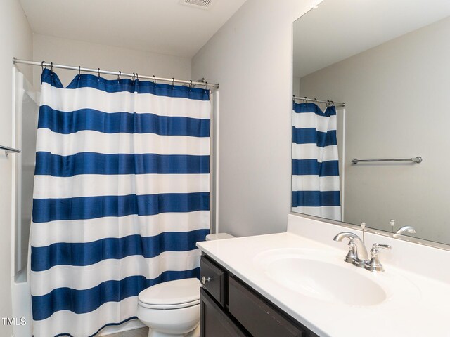 full bathroom with toilet, curtained shower, and vanity