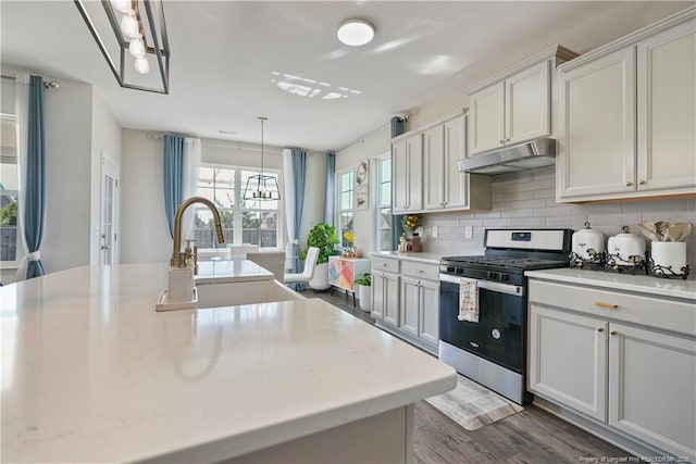 6528 Carswell Dr, Fayetteville, NC 28311 - kitchen with backsplash, dark wood finished floors, a sink, stainless steel gas range, and under cabinet range hood