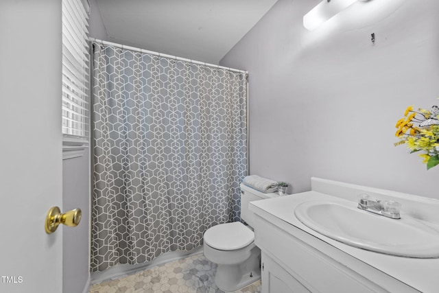 bathroom with toilet, curtained shower, and vanity
