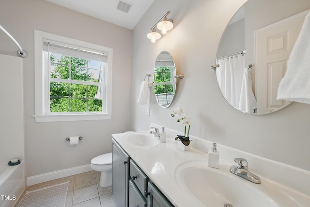full bath with a sink, toilet, curtained shower, and visible vents