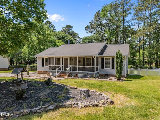 ranch-style house with a porch, a front lawn, fence, and crawl space
