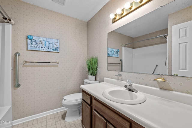 full bathroom featuring visible vents, a shower, vanity, baseboards, and toilet