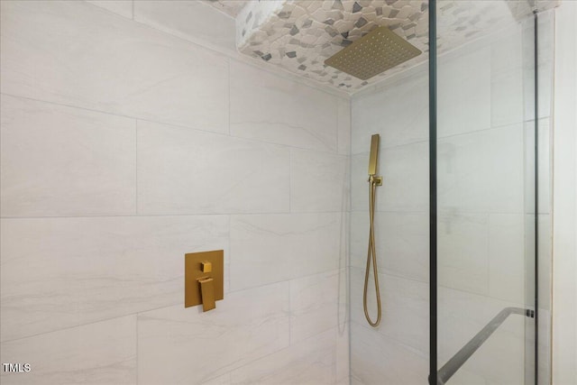 2904 Sprucewood Dr, Durham, NC 27707 - full bath featuring a tile shower