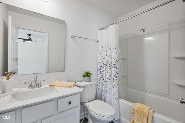 full bathroom with ceiling fan, toilet, vanity, and shower / tub combo with curtain