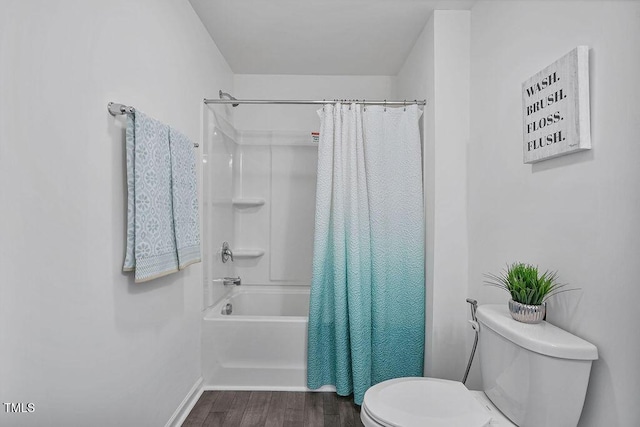 bathroom with toilet, wood finished floors, shower / bath combo, and baseboards