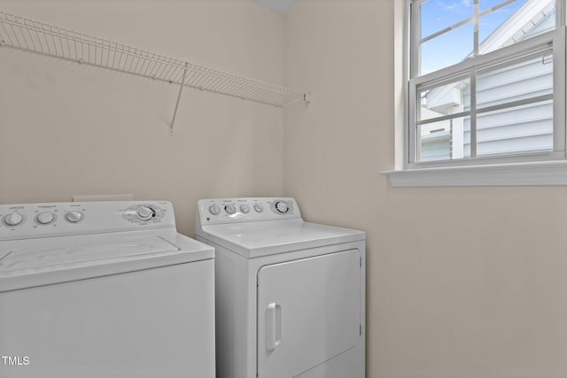 washroom with laundry area and independent washer and dryer
