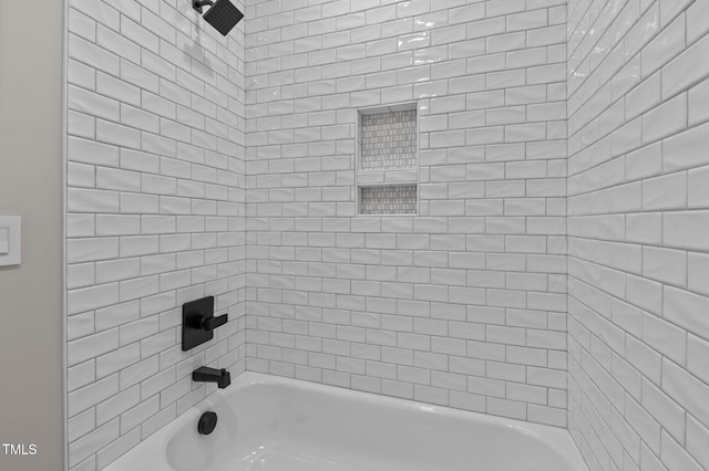 bathroom with tub / shower combination