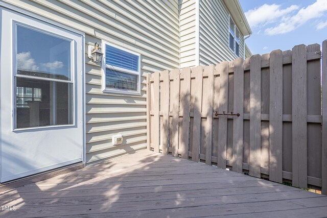 14 Prairie View Ct, Durham, NC 27703 - view of wooden terrace