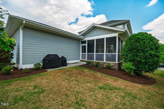 281 N Serenity Hill Cir, Chapel Hill, NC 27516 - back of property with a sunroom and a lawn