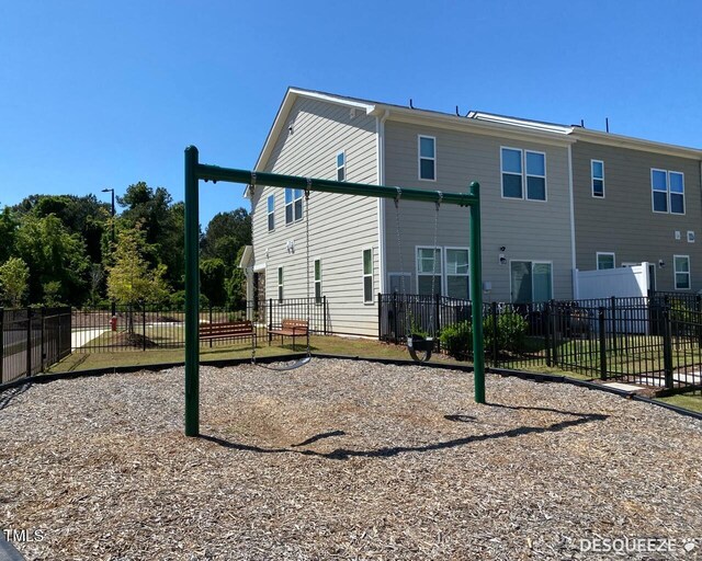 138 Rialto St, Chapel Hill, NC 27516 - rear view of house with fence