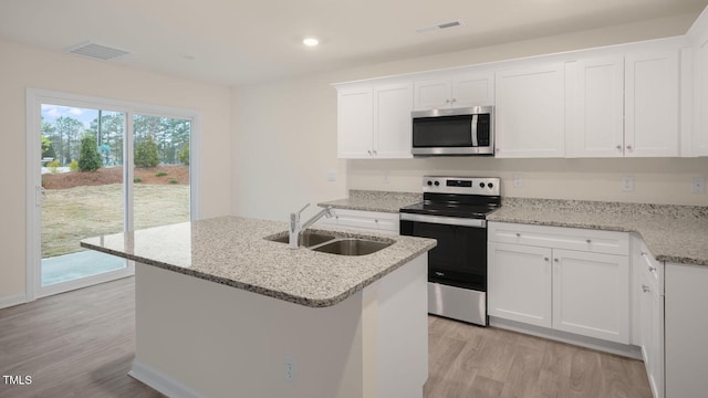 kitchen featuring visible vents, appliances with stainless steel finishes, a sink, and light wood-style flooring