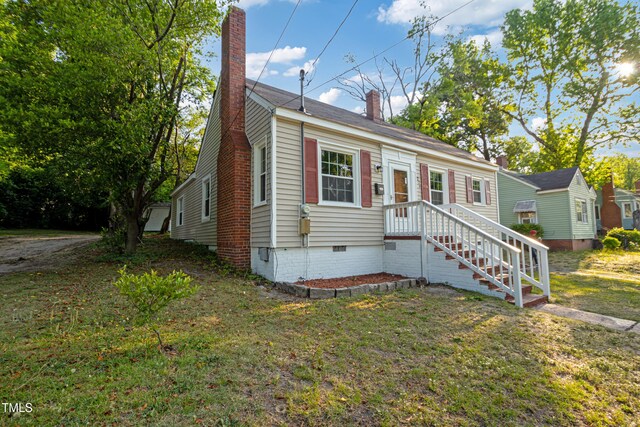226 S Windsor Dr, Fayetteville, NC 28301 - bungalow-style house with a chimney, crawl space, and a front yard