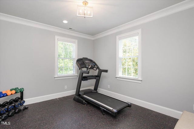 workout area with ornamental molding, plenty of natural light, baseboards, a chandelier, and recessed lighting