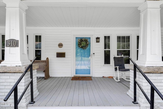 property entrance with covered porch