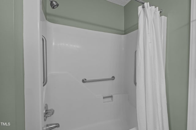 full bath with shower / bath combo with shower curtain