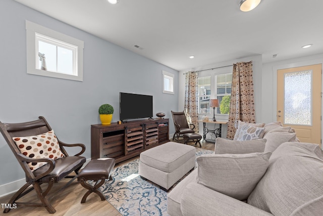 living room featuring visible vents, recessed lighting, baseboards, and wood finished floors