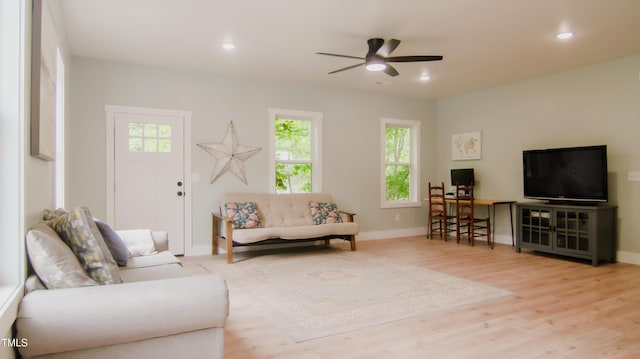 living area with baseboards, a ceiling fan, wood finished floors, and recessed lighting