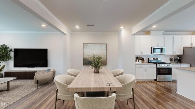 1314 Rosepine Dr, Cary, NC 27519 - dining area featuring light wood-style flooring, ornamental molding, and recessed lighting