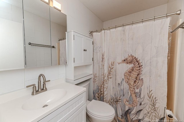 full bath with vanity, a shower with curtain, and toilet