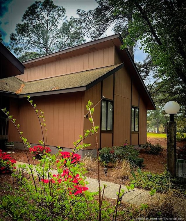 6739 Irongate Dr Unit B, Fayetteville, NC 28306 - view of side of property with a shingled roof