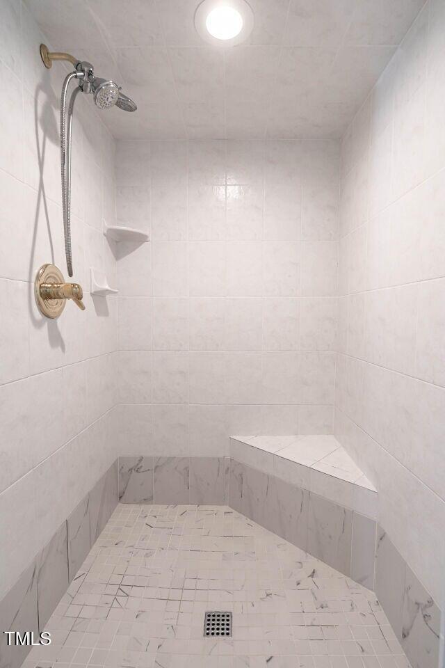 1605 Park Dr, Raleigh, NC 27605 - full bathroom with tiled shower