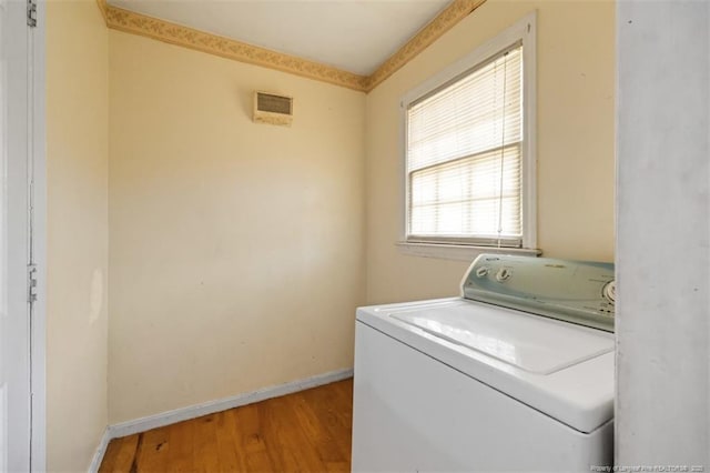 laundry room featuring laundry area, visible vents, washer / dryer, baseboards, and light wood-type flooring