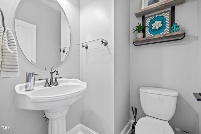 200 Heather Brook Cir, Spring Lake, NC 28390 - half bath with toilet and baseboards