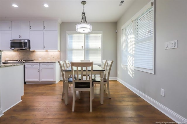 dining room with recessed lighting, baseboards, visible vents, and dark wood-type flooring