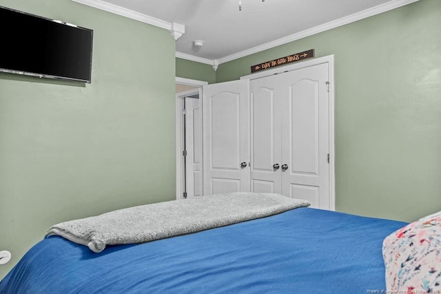 6628 Carriage Crossing Rd, Hope Mills, NC 28348 - bedroom featuring a closet and ornamental molding