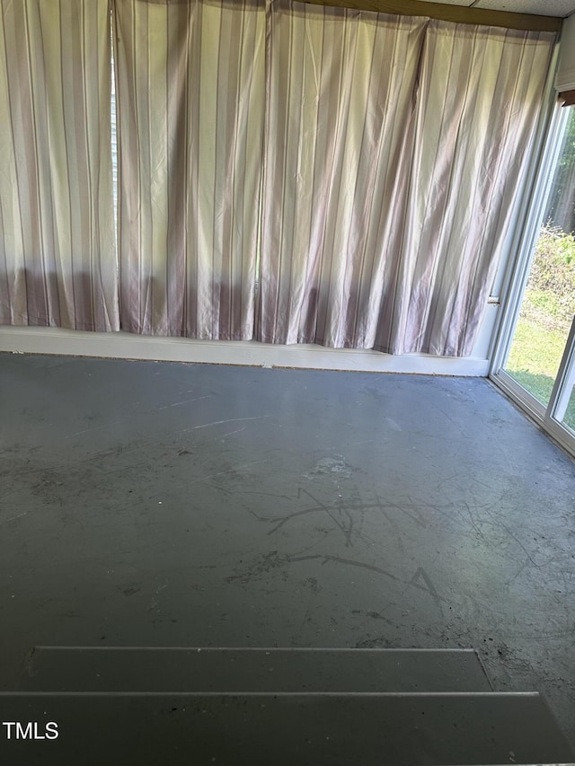spare room featuring concrete floors