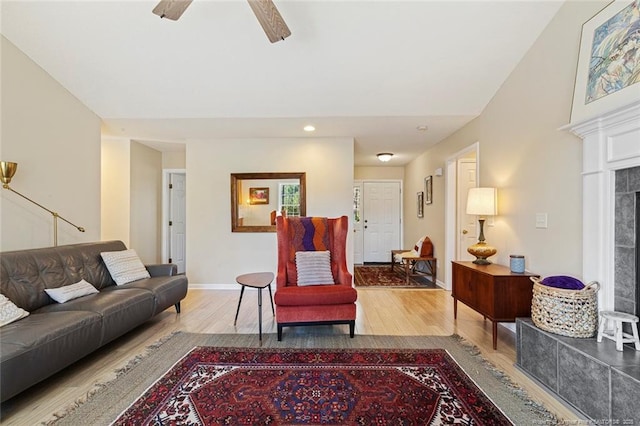 living area with baseboards, ceiling fan, recessed lighting, and wood finished floors