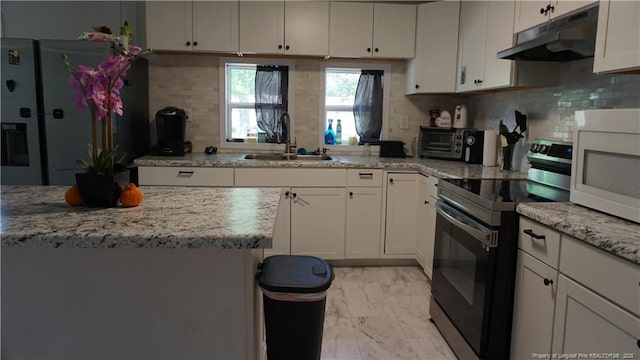 kitchen featuring a sink, electric stove, fridge with ice dispenser, white microwave, and under cabinet range hood