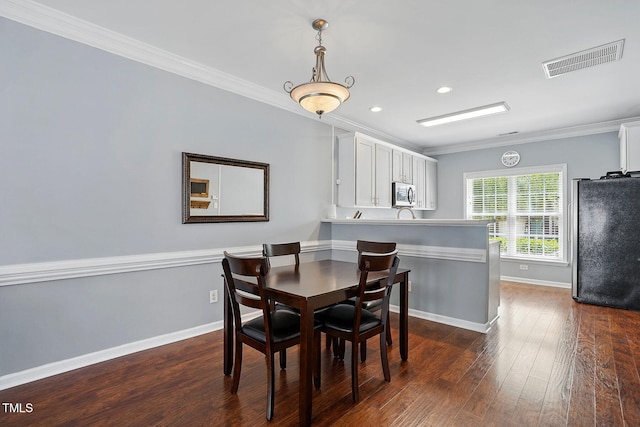 dining area with recessed lighting, baseboards, visible vents, crown molding, and dark wood-style floors