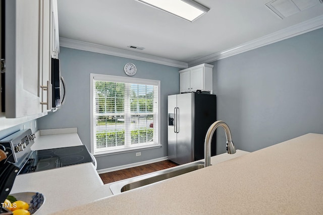 kitchen featuring stainless steel appliances, white cabinets, crown molding, visible vents, and dark wood-type flooring