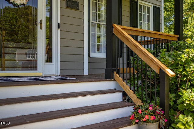 doorway to property featuring covered porch
