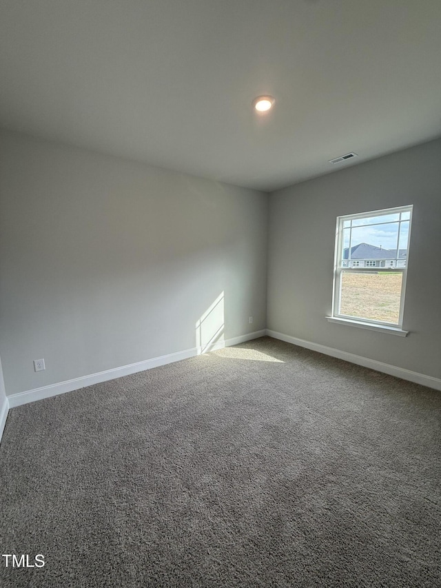 carpeted empty room with baseboards, recessed lighting, and visible vents