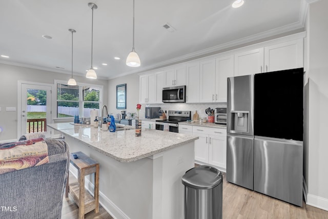 9 Little Sunshine Brk, Smithfield, NC 27577 - kitchen featuring stainless steel appliances, a sink, crown molding, white cabinets, and an island with sink