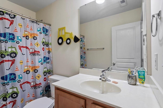 full bathroom featuring toilet, vanity, and a shower with curtain