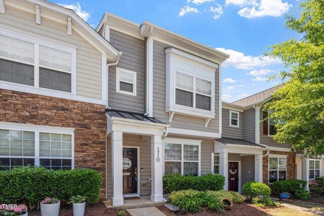 townhome / multi-family property with stone siding