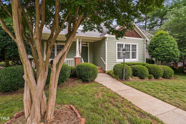view of front of home featuring a front yard and a porch