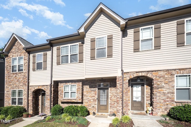 multi unit property featuring stone siding