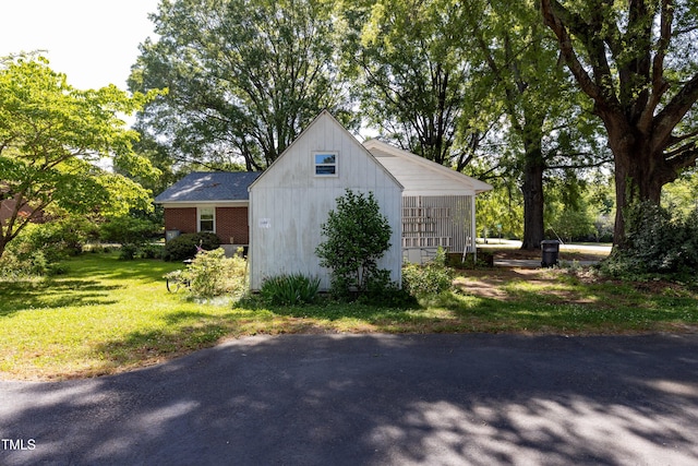 view of outbuilding