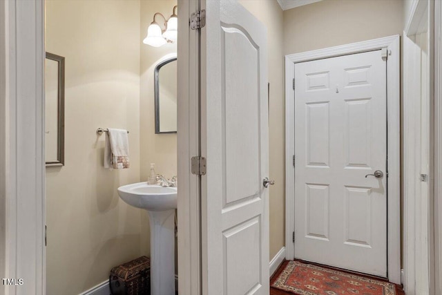 bathroom featuring a sink and baseboards