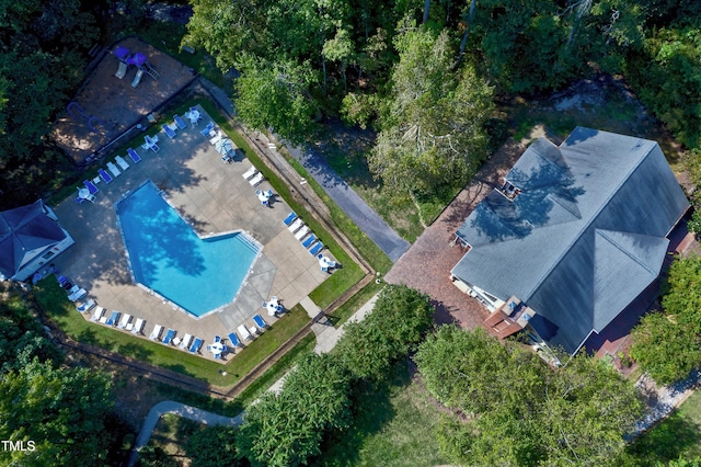 drone / aerial view of a pool area