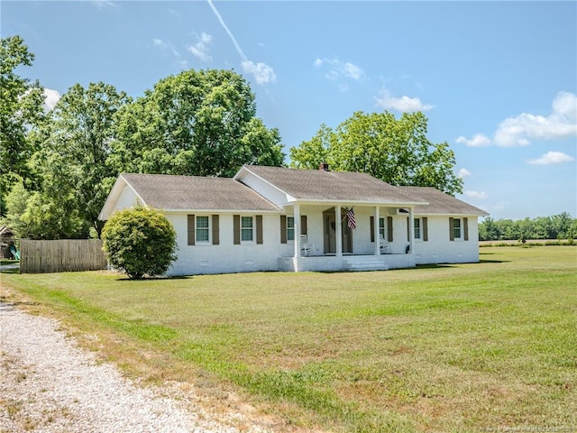 ranch-style home with a porch, roof with shingles, fence, and a front yard