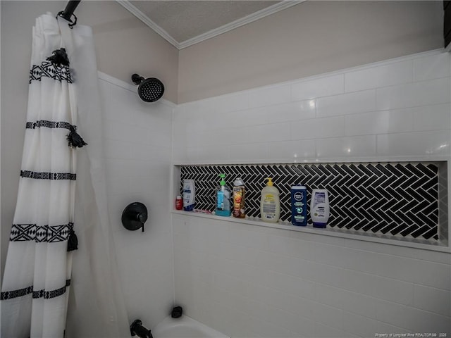full bath with crown molding and shower / bath combo with shower curtain