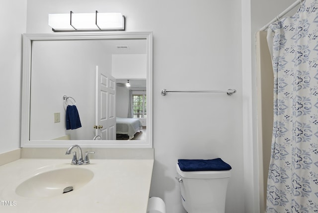 bathroom with toilet, ensuite bathroom, vanity, and curtained shower